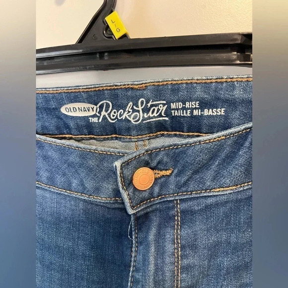 Old Navy | Mid-Rise Distressed Rockstar Skinny Jeans |  Size 14 [66] - Picture 3 of 6